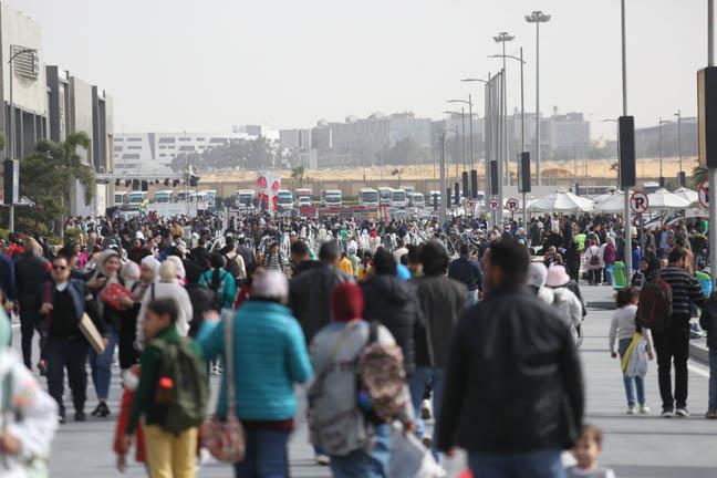 اليوم.. 300 ألف زائر لمعرِض الكتاب.. وإجمالي الزيارات يتجاوز النصف مليون (2)