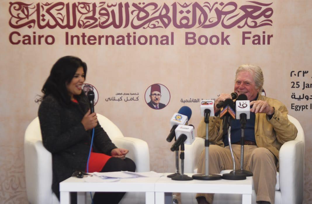 حسين فهمي في معرض الكتاب