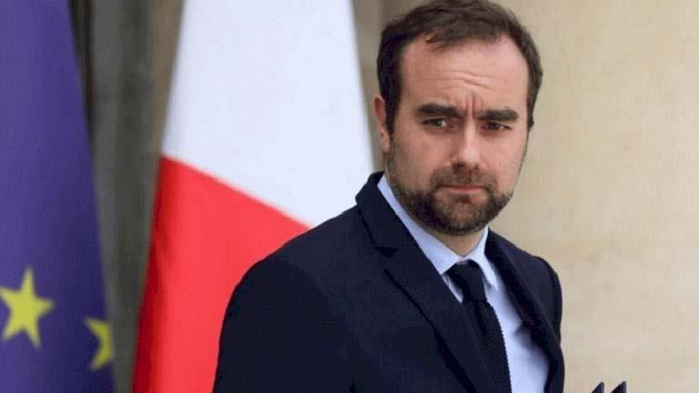 فرنسا تسلم أوكرانيا 12 مدفع هاوتزر من طراز قيصر فرنسا تسلم أوكرانيا 12 مدفع هاوتزر من طراز قيصر
