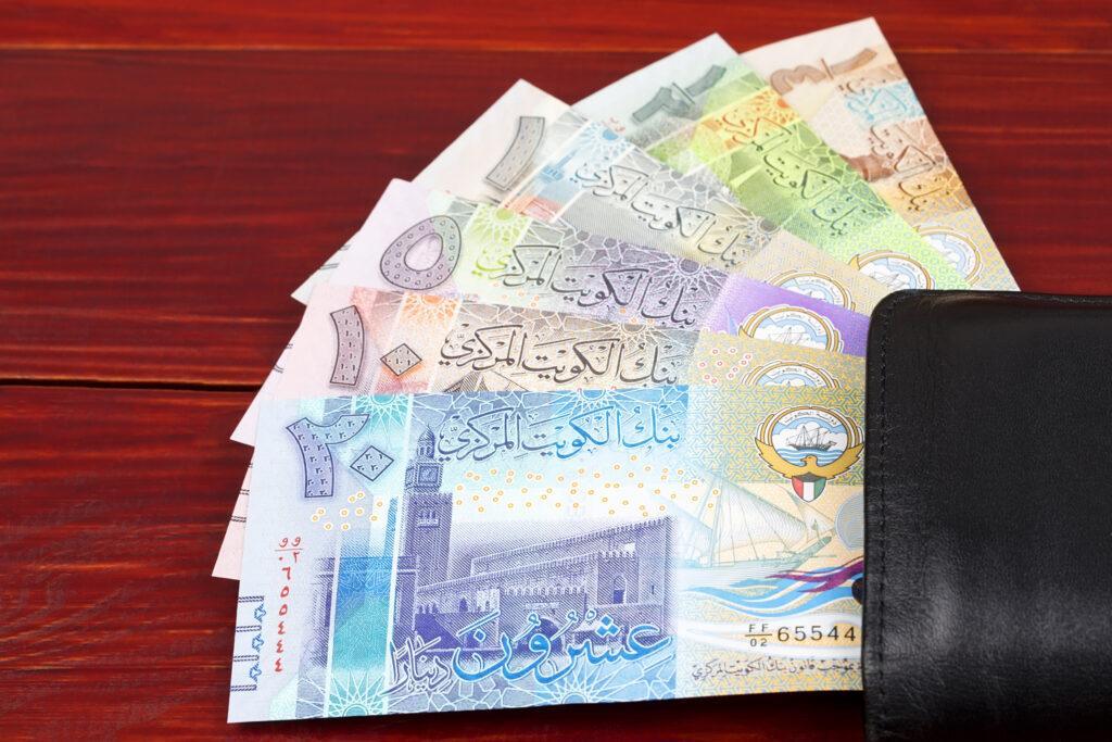 سعر الدينار الكويتي يتخطى 100 جنيه في البنك الأهلي سعر الدينار الكويتي يتخطى 100 جنيه في البنك الأهلي
