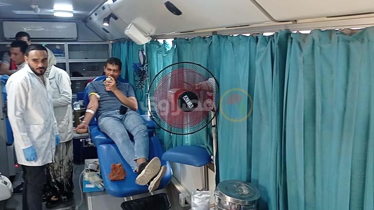 شباب في المنيا يتبرعون بالدم لضحايا العدوان على غزة (3)