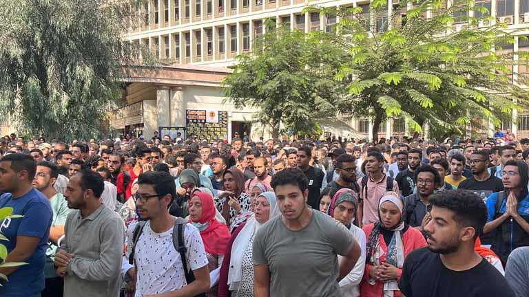 مسيرات طلابية بجامعة القاهرة تضامنا مع فلسطين 1