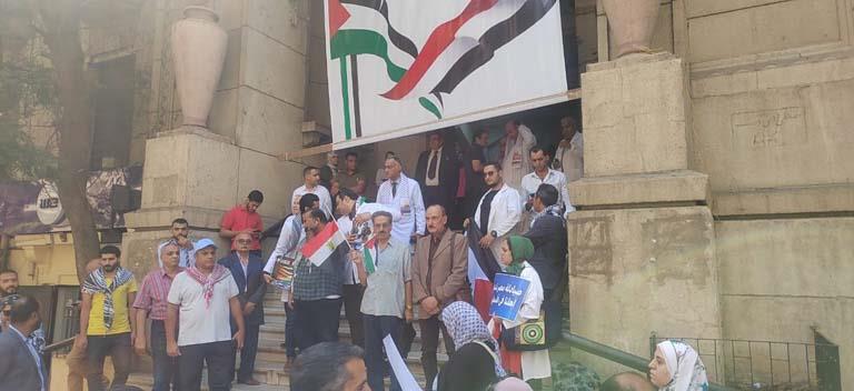 مظاهرة أمام نقابة الأطباء ترفض تهجير الفلسطينيين (1)