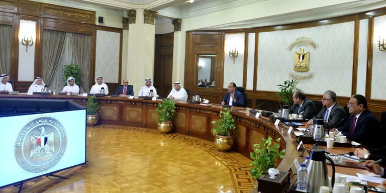 مدبولي يلتقي وزير الاستثمار الإماراتي وعددا من المسئولين والمستثمرين الإماراتيين (2)