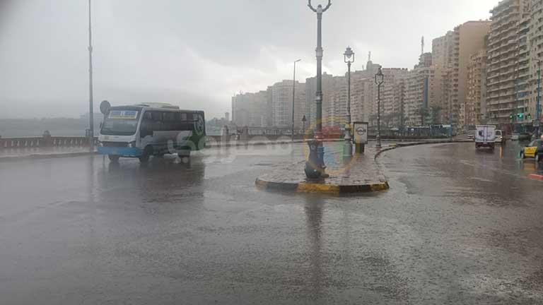 سقوط أمطار غزيرة على أنحاء متفرقة من الإسكندرية 