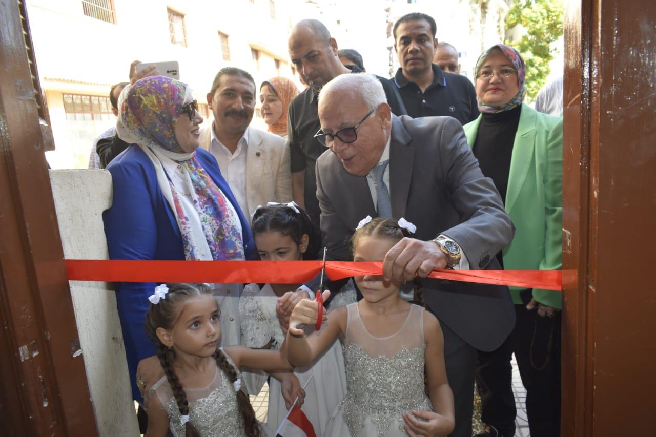 محافظ بورسعيد يفتتح 4 قاعات مطورة لرياض الأطفال (2)