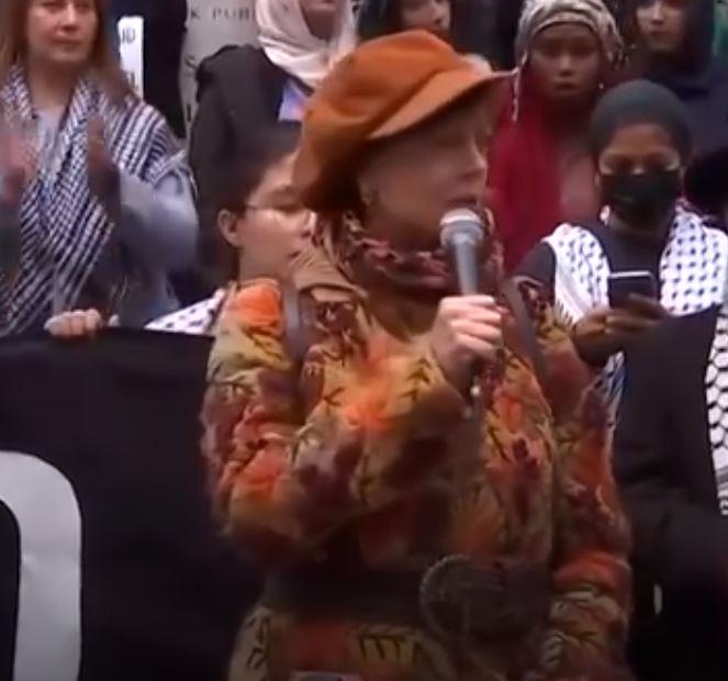 سوزان سارندون تنضم لمسيرة داعمة للشعب الفلسطيني في نيويورك