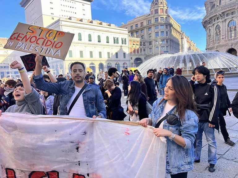 عصام السقا يدعم الشعب الفلسطيني في إيطاليا