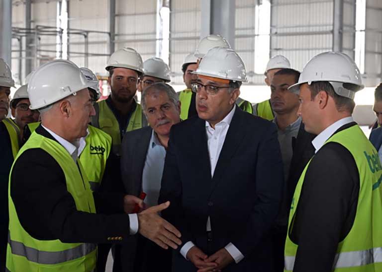 رئيس الوزراء يتفقد مراحل إنشاء مصنع ''بيكو مصر'' للأجهزة المنزلية 
