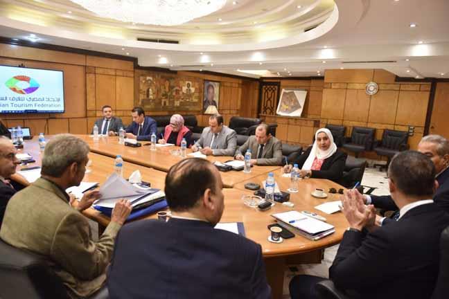 وزير العمل يلتقى قيادات الاتحاد المصري للغرف السياحية  (1)
