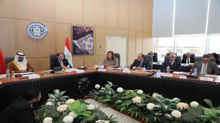 وزراء ومسؤولون من الجانبين خلال اجتماع اللجنة الحكومية المصرية البحرينية