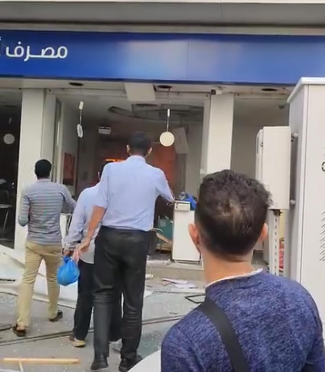 آثار التلفيات والدمار بمصرف أبو ظبي باإسكندرية (1)