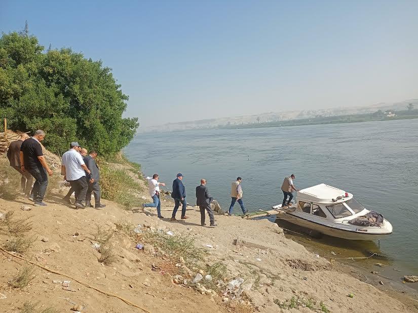  وزير الري يستقل لانش لمتابعة التعديات على مجرى النيل