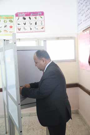 وزير المالية خلال إدلائه بصوته في الانتخابات الرئاسية (1)
