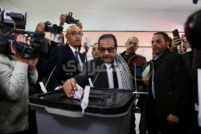 المرشح الرئاسي فريد زهران يدلي بصوته (1)