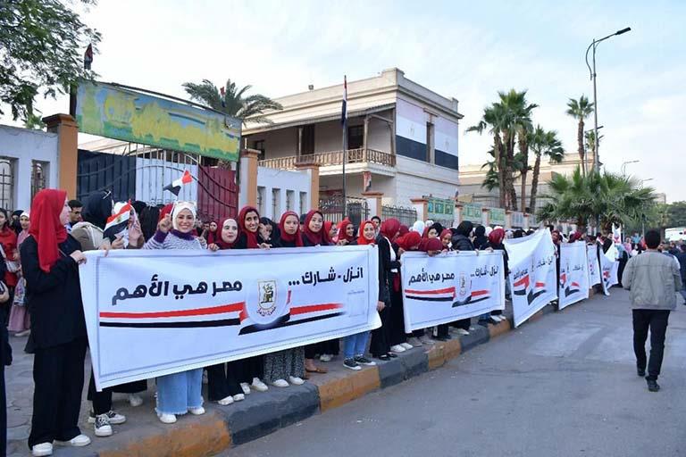 مسيرات حاشدة من جامعة القاهرة للمشاركة في الانتخابات الرئاسية  (4)