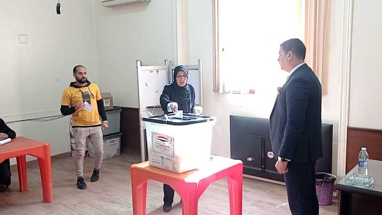 توافد الناخبين على لجان الانتخابات في المنيا
