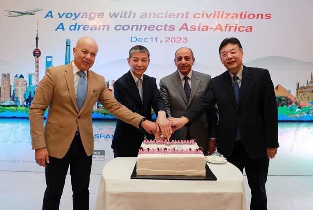 وزير الطيران يشارك في احتفالية السفارة الصينية (3)
