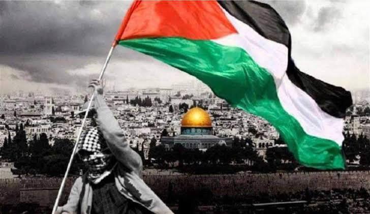 دعم فلسطين يسيطر على أزياء النجوم والفعاليات والأعمال الفنية 