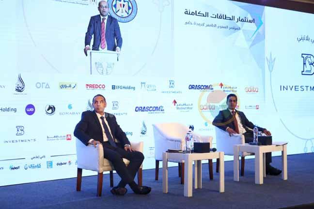 أحمد الشيخ رئيس البورصة خلال مؤتمر استثمارات الطاقة الكامنة (2)