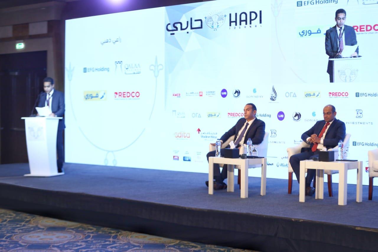  أحمد الشيخ رئيس البورصة خلال مؤتمر استثمارات الطاقة الكامنة