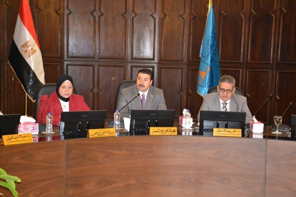 مجلس أمناء جامعة الإسكندرية يناقش الاستعدادات الإدارية للامتحانات