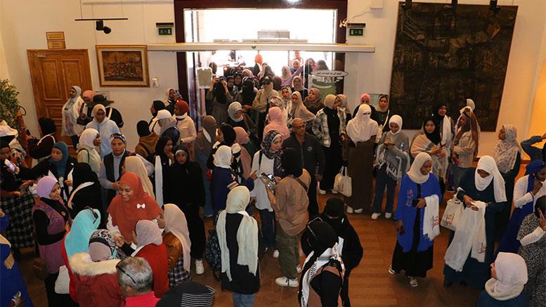فتيات ملتقى ثقافة المرأة الحدودية في زيارة لمتحف النيل بأسوان