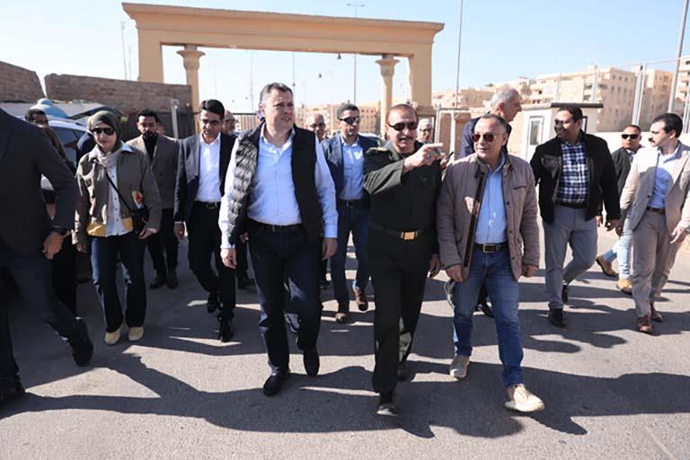 وزير السياحة والآثار يتفقد مستجدات تطوير منطقة أهرامات الجيزة