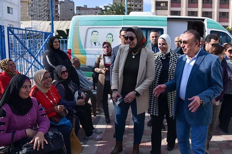 ضمن 100 مليون صحة.. محافظ الإسكندرية يطلق قافلة طبية بمركز شباب الحرمين -صور 
