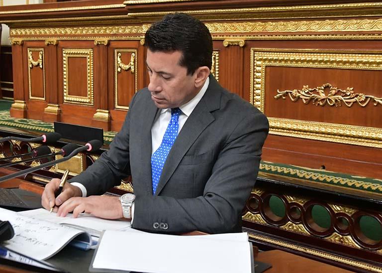 أشرف صبح: مرتضى منصور طبق "الجزء القانوني".. وسنراجع لائحة الزمالك أشرف صبح: مرتضى منصور طبق "الجزء القانوني".. وسنراجع لائحة الزمالك
