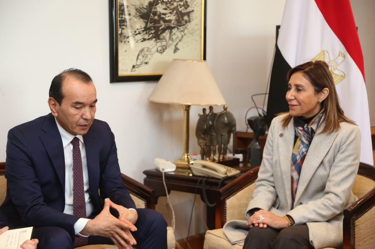 وزيرة الثقافة تلتقي وزير الثقافة الأوزباكستاني