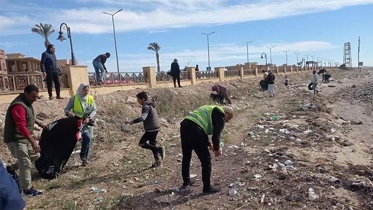 حملة لتنظيف شاطئ الجبيل في طور سيناء