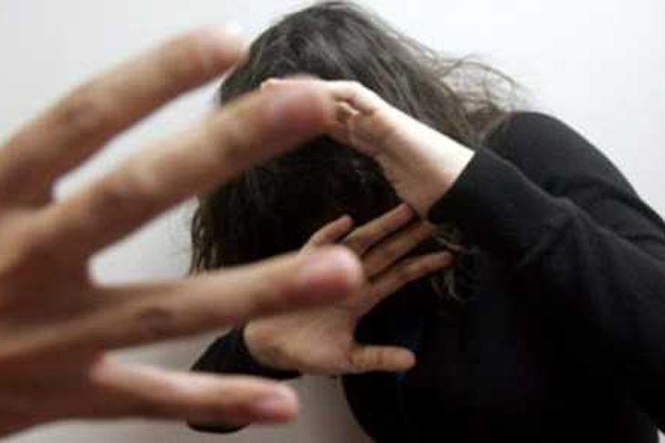 "ضرب وقص شعر".. وصلة تعذيب مأساوية لفتاة بيد شقيقها "ضرب وقص شعر".. وصلة تعذيب مأساوية لفتاة بيد شقيقها