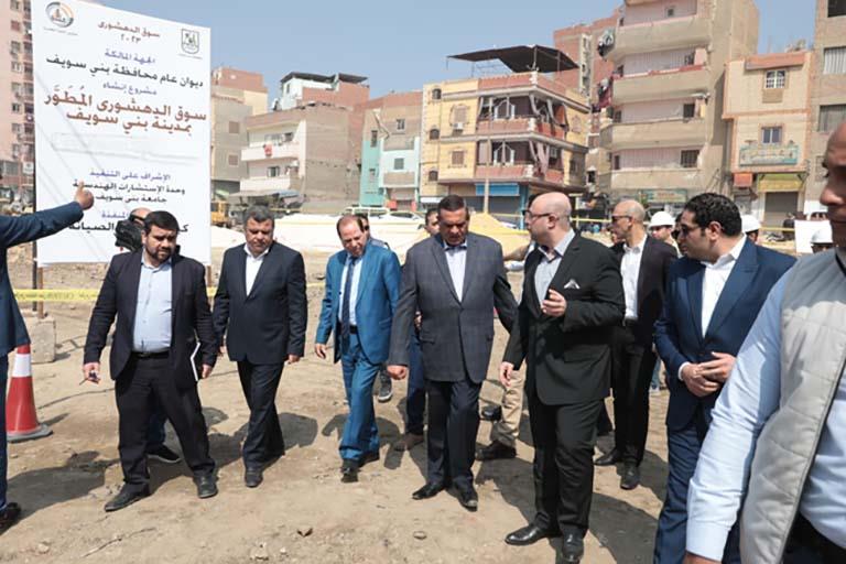 وزير التنمية المحلية ومحافظ بنى سويف يتابعان موقف إنشاء سوق الدهشوري