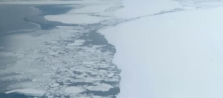 فيديو.. جبل جليدي مساحته 1550 كيلومترا ينفصل عن القارة القطبية الجنوبية