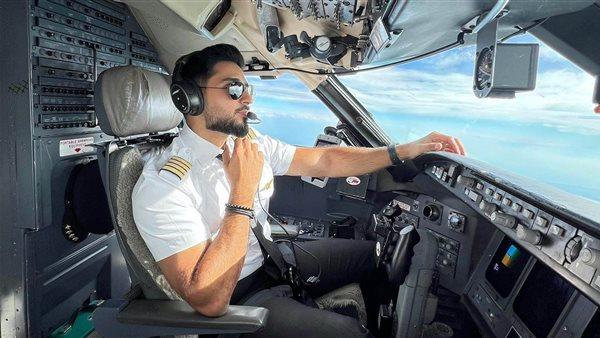 تحت شعار "لا شيء مستحيل".. الكابتن طيار أحمد الصوفي يحقق حلم الطفولة ويتصدر مواقع التواصل الاجتماعي تحت شعار "لا شيء مستحيل".. الكابتن طيار أحمد الصوفي يحقق حلم الطفولة ويتصدر مواقع التواصل الاجتماعي