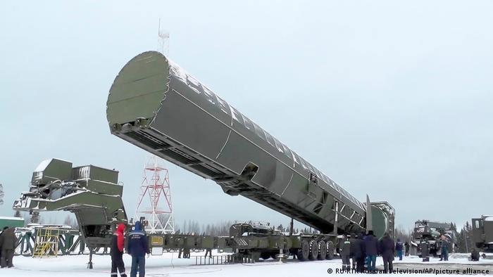 القوات الروسية تبدأ تدريبات تشمل أنظمة صواريخ نووية عابرة للقارات 