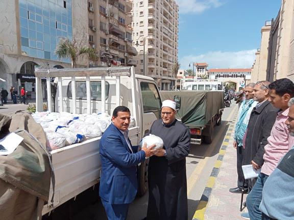 مساعدات الأوقاف للأولى بالرعاية في بورسعيد (1)