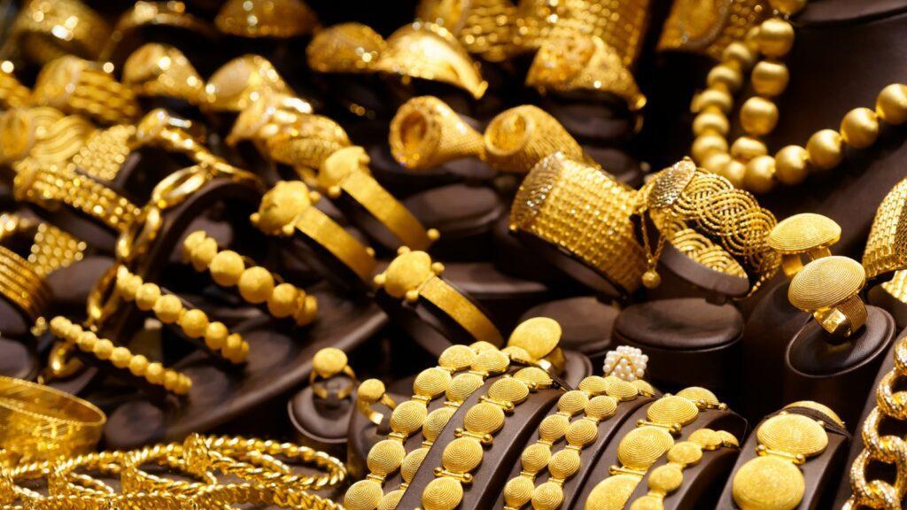 قفزة بسعر الذهب اليوم الاثنين في مصر.. والجرام يرتفع بنحو 40 جنيها قفزة بسعر الذهب اليوم الاثنين في مصر.. والجرام يرتفع بنحو 40 جنيها