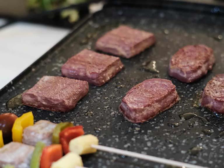 تعتمد اللحوم المصنعة على البنجر والبسلة