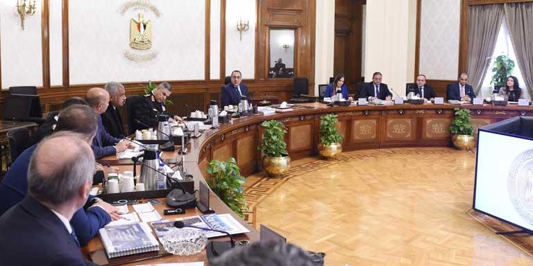 الحكومة توافق على اتفاقية لتمويل إنشاء القطار الكهربائي "العين السخنة - مطروح"