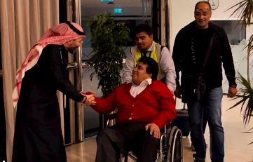 على كرسي متحرك.. أحمد عدوية يصل الرياض للمشاركة في حفل "هاني شنودة" على كرسي متحرك.. أحمد عدوية يصل الرياض للمشاركة في حفل "هاني شنودة"