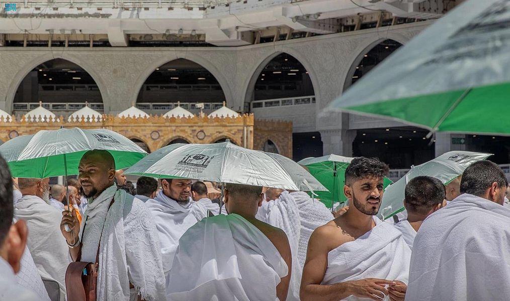 مظلة معتمر.. مبادرة سعودية لوقاية المعتمرين من أشعة الشمس مظلة معتمر.. مبادرة سعودية لوقاية المعتمرين من أشعة الشمس