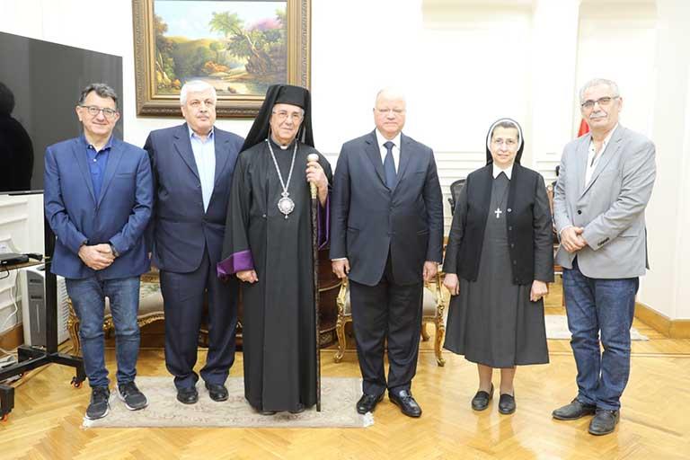 محافظ القاهرة يستقبل وفد بطريركية الأرمن الكاثوليك 