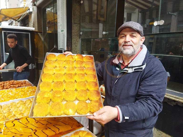 أشهر بائع حلوى سوري ببورسعيد