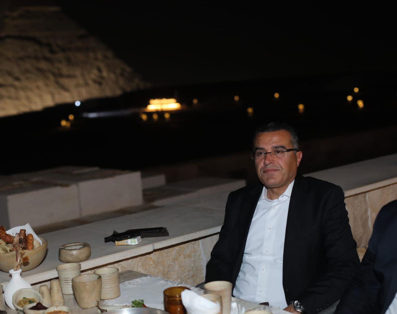 أوراسكوم تنظم حفل إفطار في الأهرامات