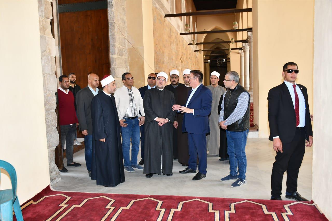 وزير الأوقاف والسفير الكازاخي بالقاهرة يتفقدان مسجد الظاهر بيبرس