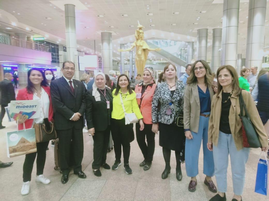 وفد نادي السيدات اليوناني يصل القاهرة