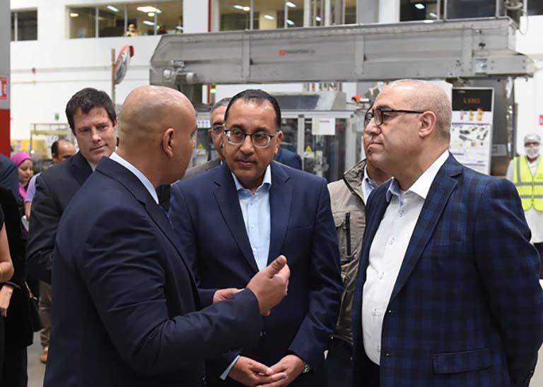 رئيس الوزراء يتفقد مصنع لوريال القاهرة