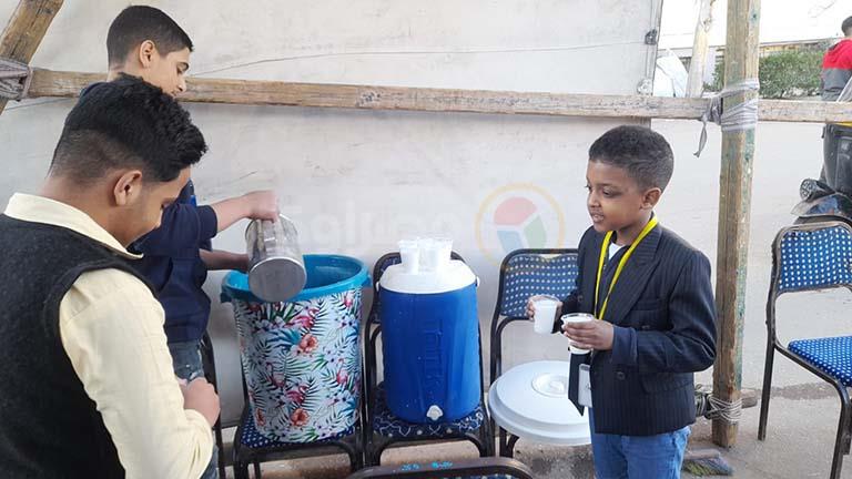 عبد الرحمن أصغر متطوع لإفطار الصائمين